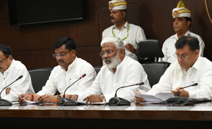 सेवा, समर्पण और सुशासन को समर्पित सरकार के 100 दिन पूर्ण होने पर पत्रकार बंधुओं से वार्ता