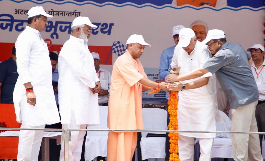 प्रदेश के 10 जिलों के लिए मुख्यमंत्री जी ने हरी झंडी दिखाकर डिजिटल भूजल रथ रवाना किये