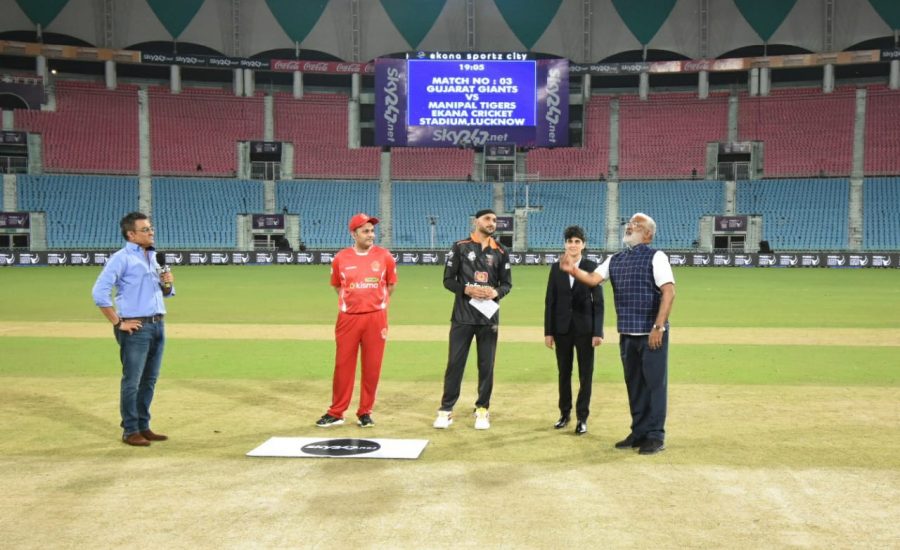 लखनऊ के इकाना स्टेडियम में ‘लेजेंड्स लीग क्रिकेट’ मैच में शामिल हुआ।