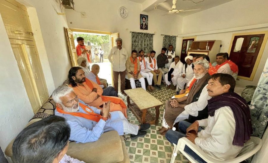 गुजरात में कच्छ क्षेत्र की रापर विधानसभा कार्यकर्ताओं के साथ बैठक की।
