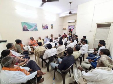 गुजरात में जनपद कच्छ के प्रमुख कार्यकर्ताओं के साथ बैठक एवं चर्चा की।