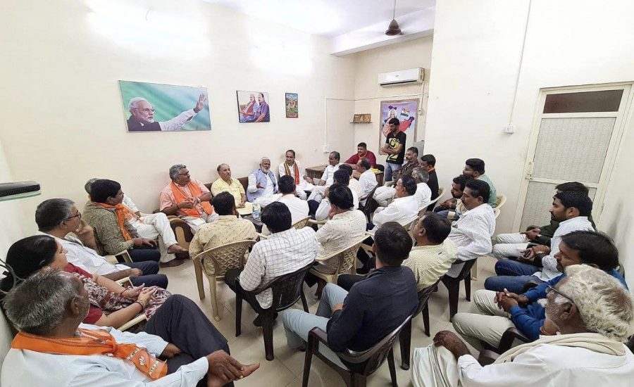 गुजरात में जनपद कच्छ के प्रमुख कार्यकर्ताओं के साथ बैठक एवं चर्चा की।