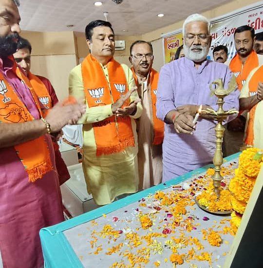 गुजरात की गांधीधाम विधानसभा में आयोजित ‘युवा सम्मेलन’ को संबोधित किया।